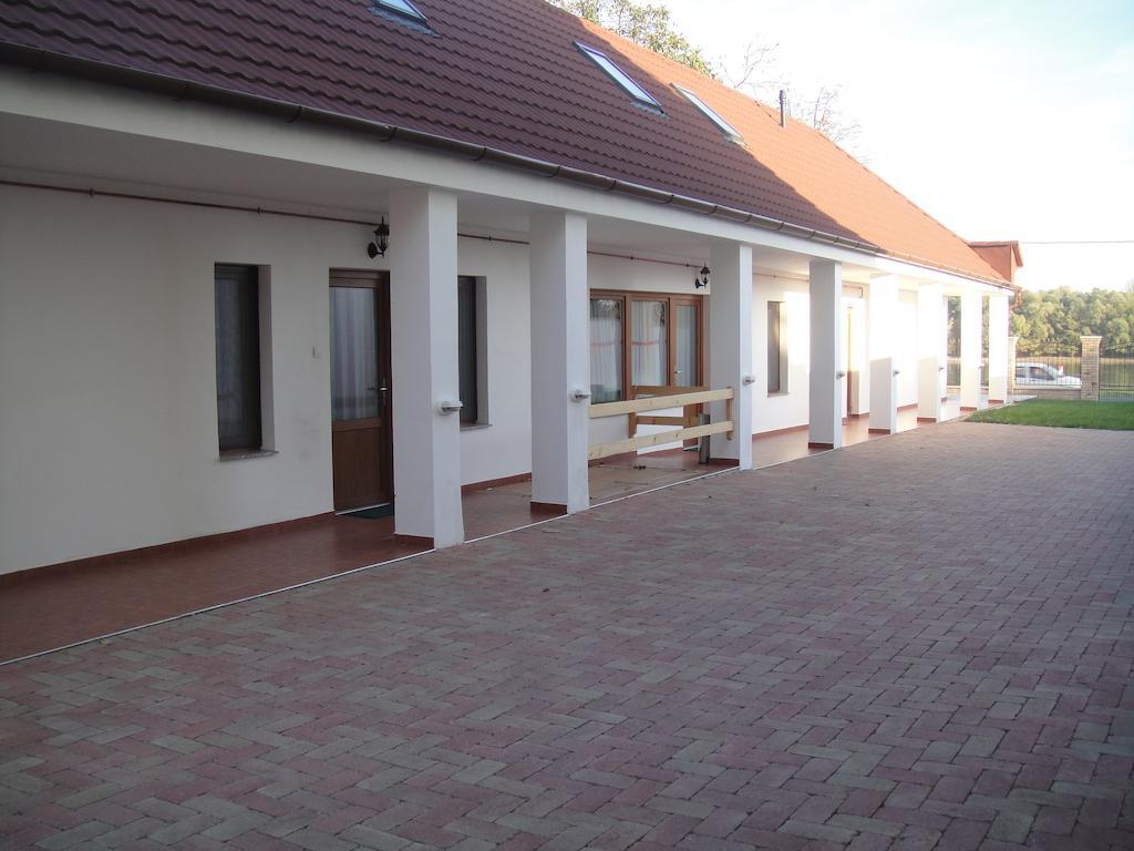 Paks Panzio Hotel Exterior photo